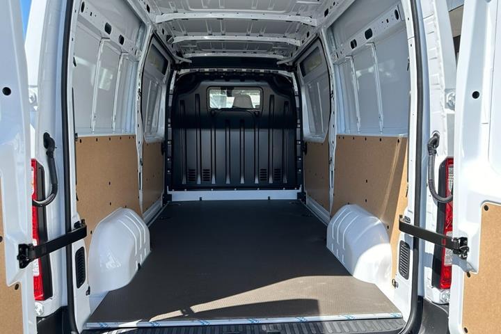 Hvid Nissan Interstar fra 2022