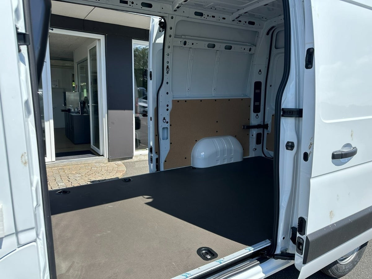 Hvid Nissan Interstar fra 2022