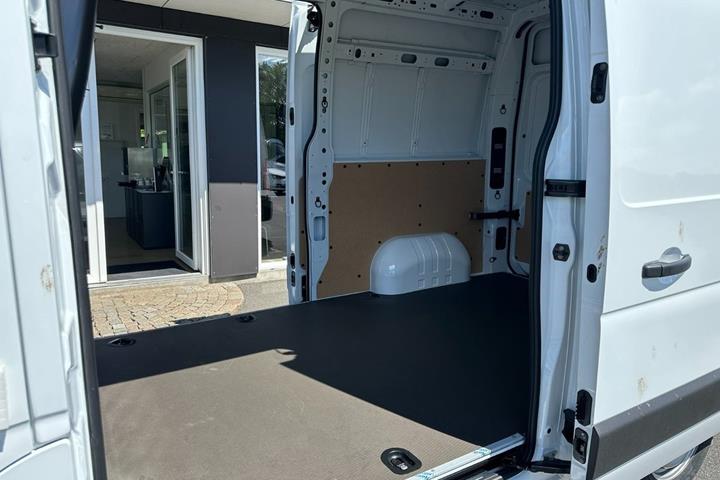 Hvid Nissan Interstar fra 2022
