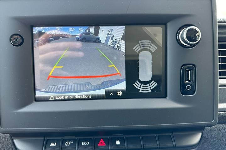 Hvid Nissan Interstar fra 2022