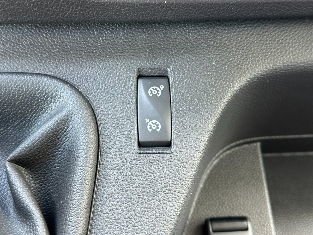 Hvid Nissan Interstar fra 2022