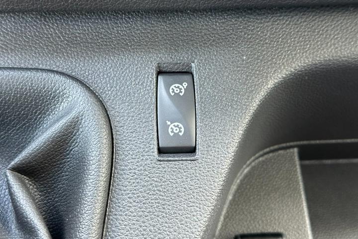 Hvid Nissan Interstar fra 2022