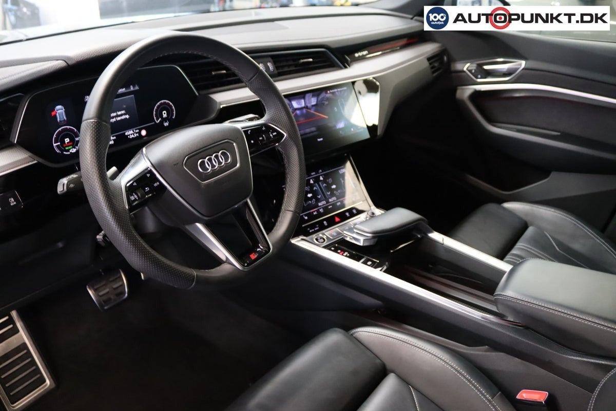 Grå Audi Q8 e-tron fra 2024