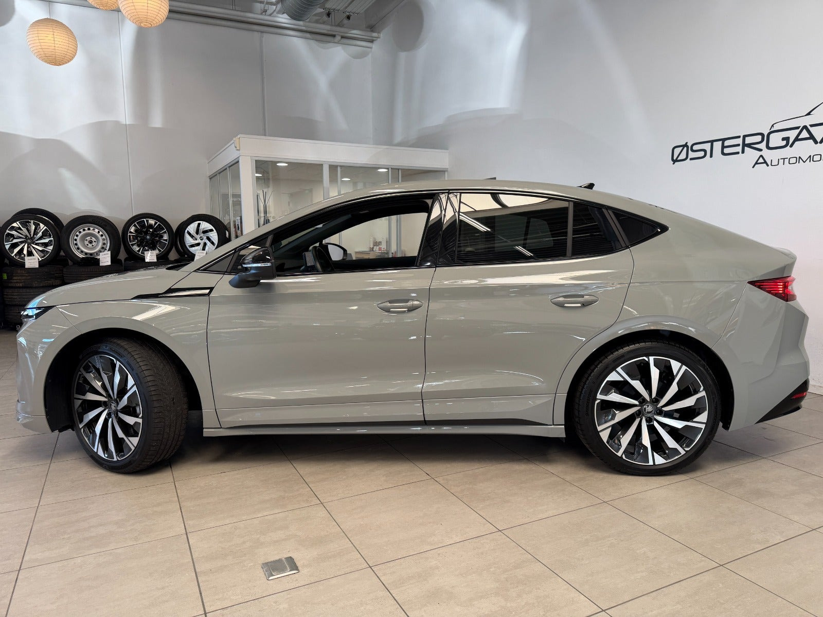 Grå Skoda Enyaq fra 2026