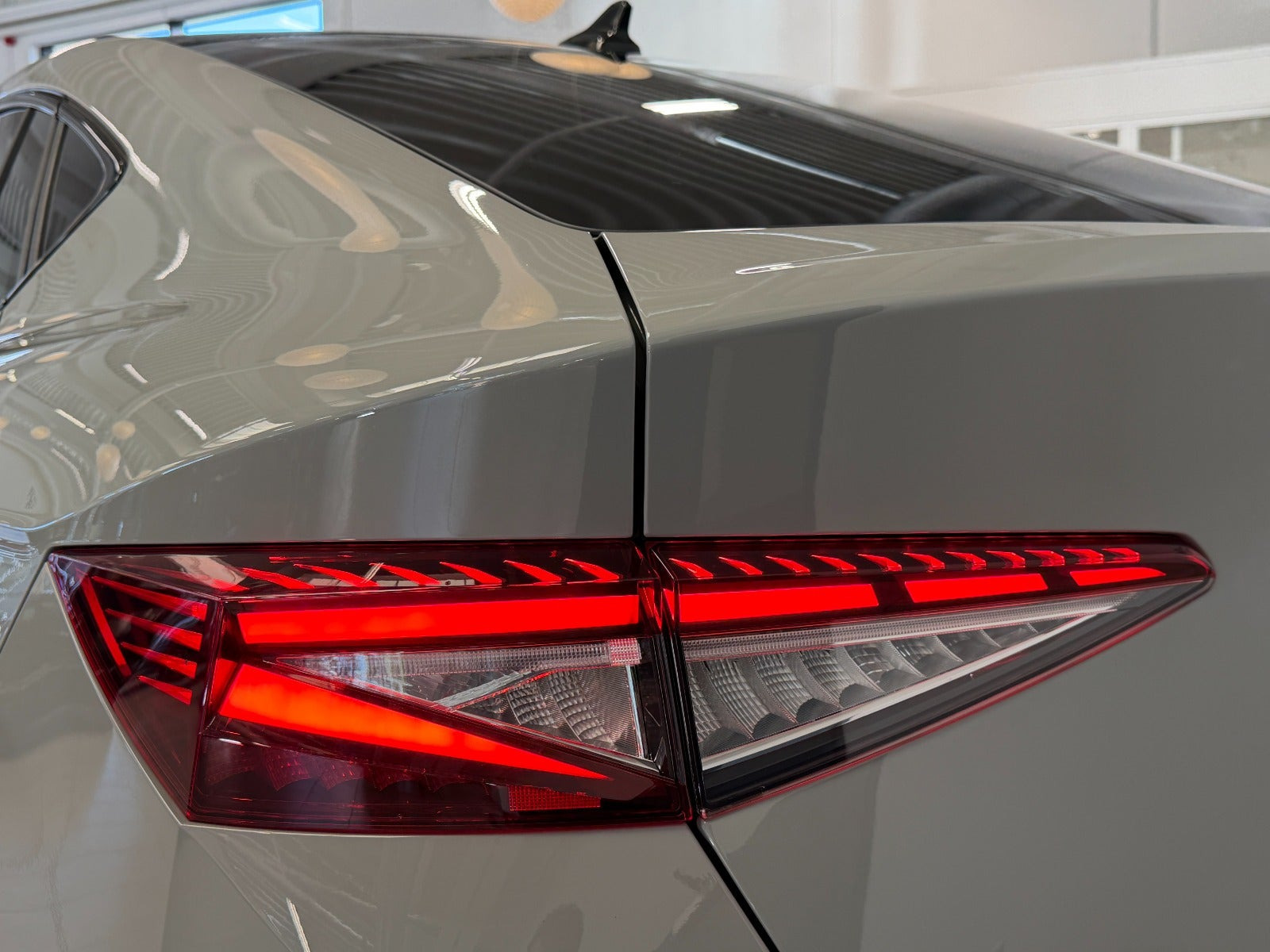 Grå Skoda Enyaq fra 2026