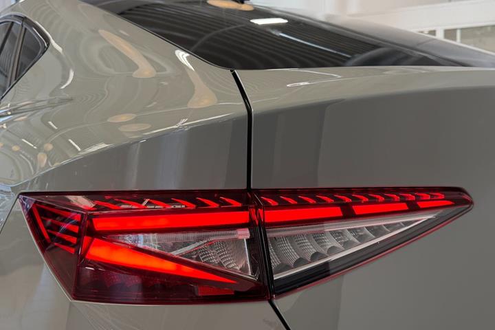 Grå Skoda Enyaq fra 2026