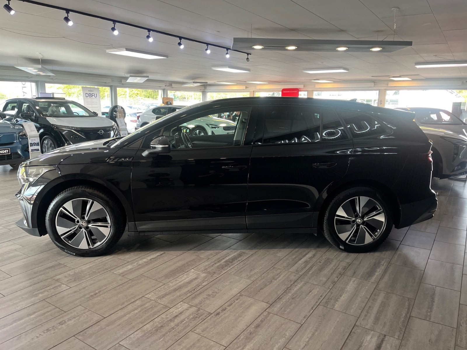 Sort Skoda Enyaq fra 2023