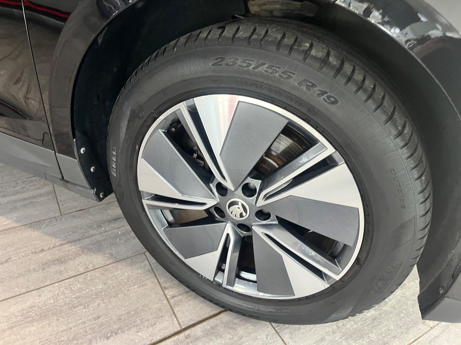 Sort Skoda Enyaq fra 2023