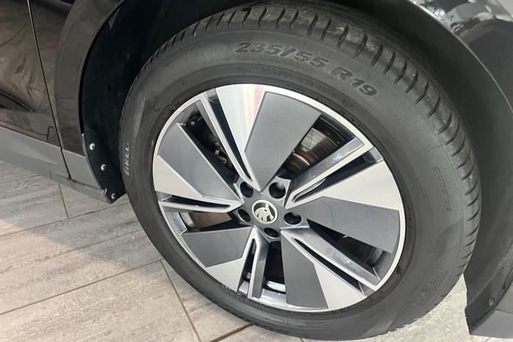 Sort Skoda Enyaq fra 2023