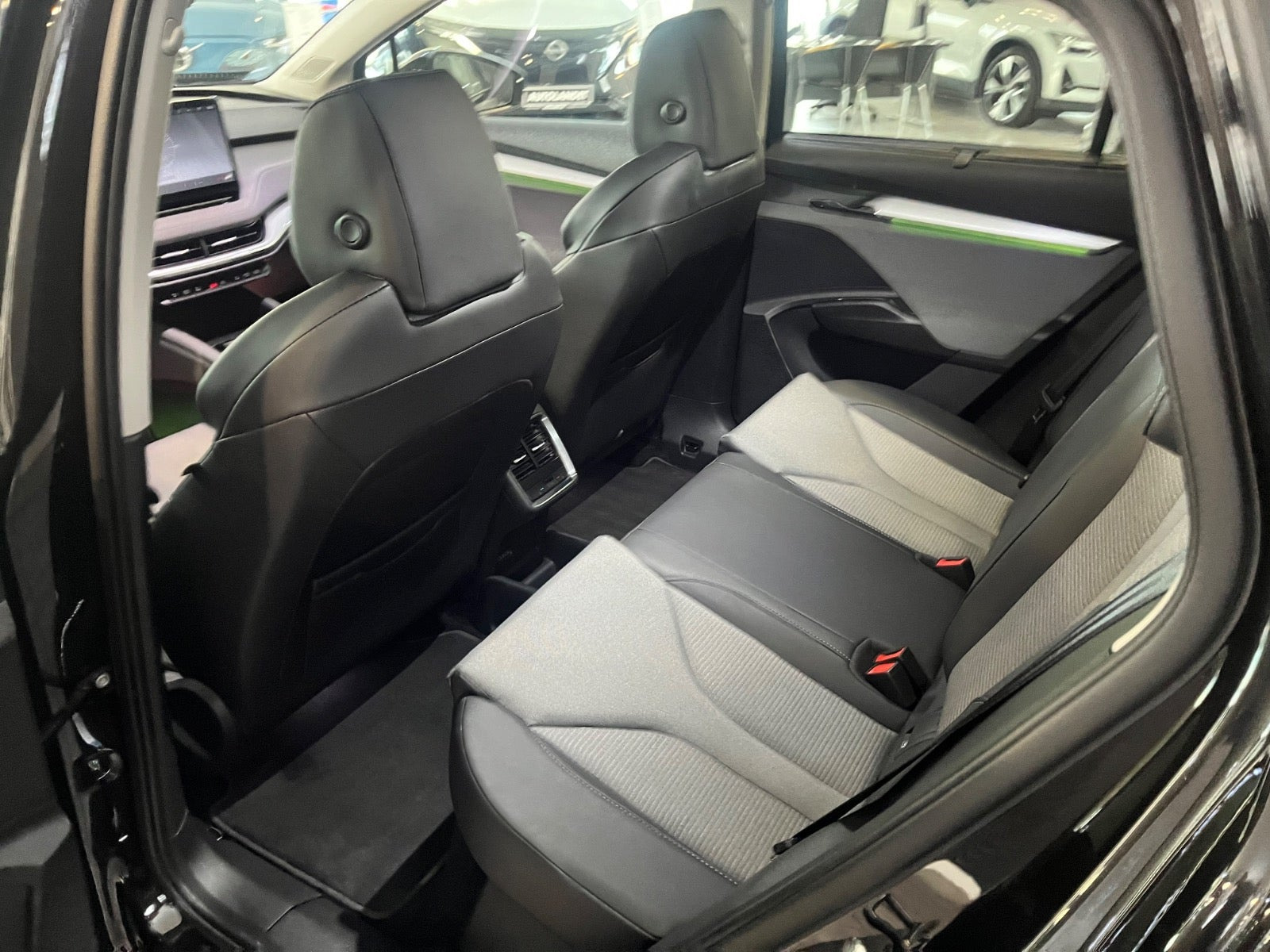 Sort Skoda Enyaq fra 2023
