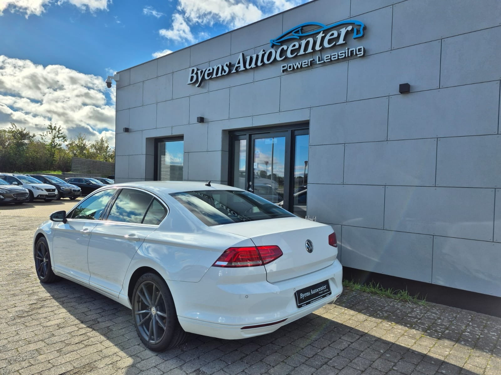 Hvid VW Passat fra 2015