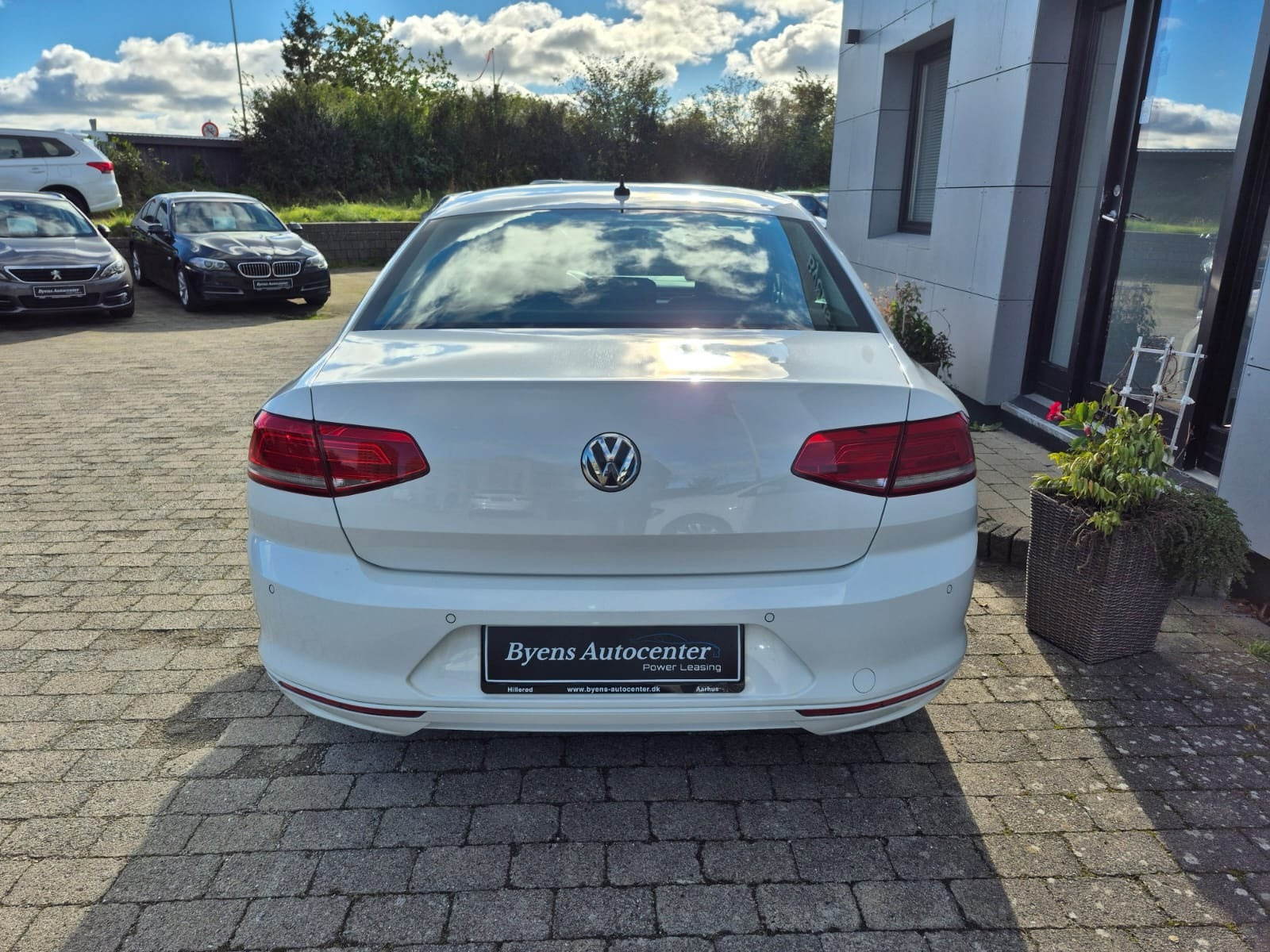 Hvid VW Passat fra 2015