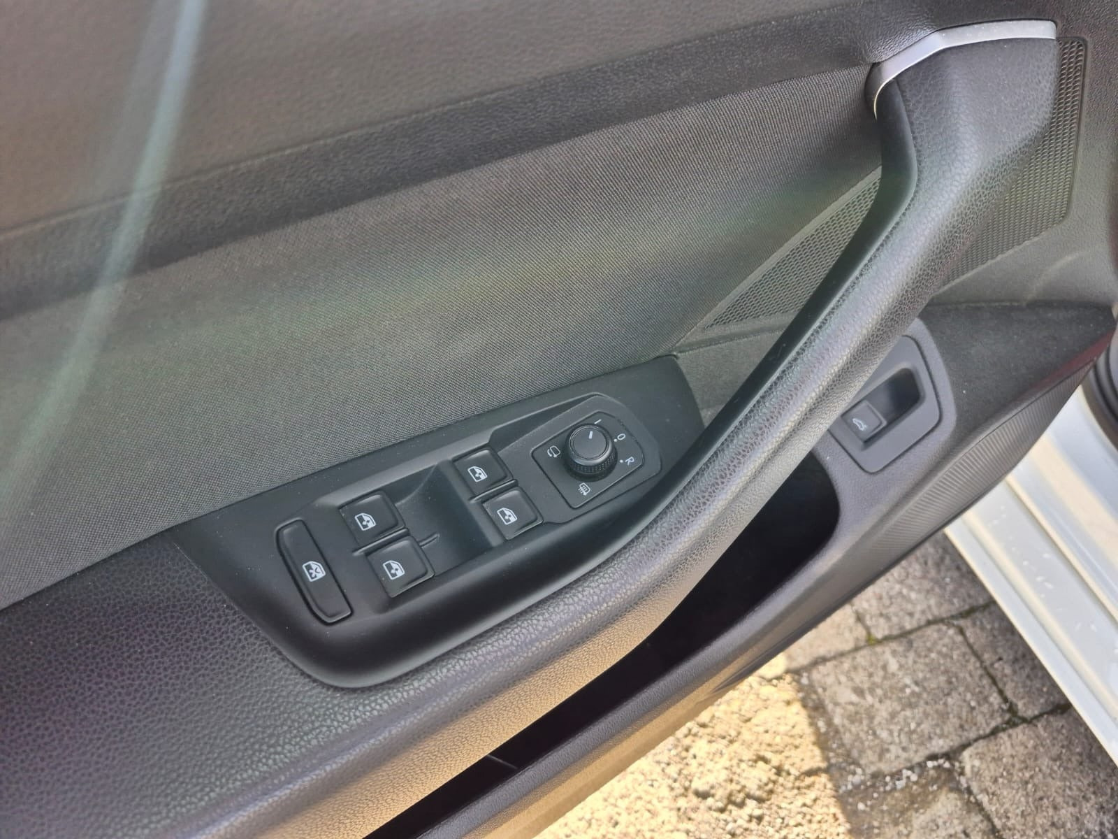Hvid VW Passat fra 2015