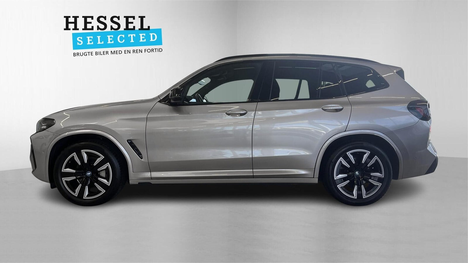 Sølv BMW iX3 fra 2022