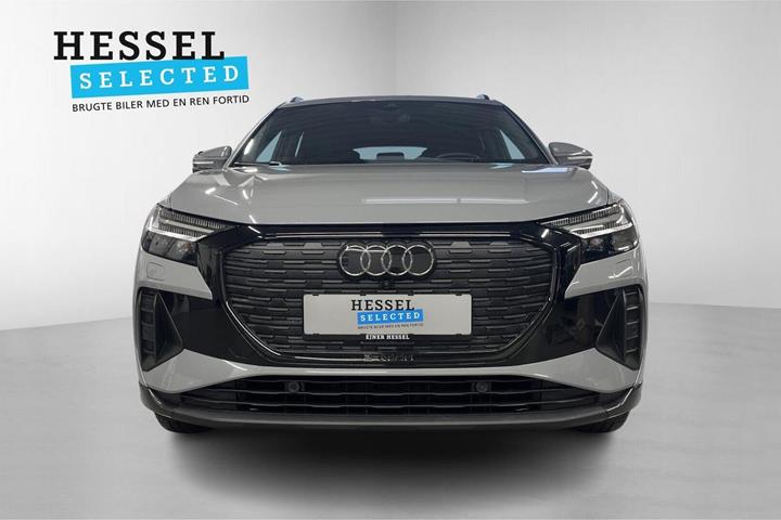 Grå Audi Q4 e-tron fra 2025
