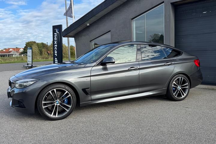 Grå BMW 330i fra 2017