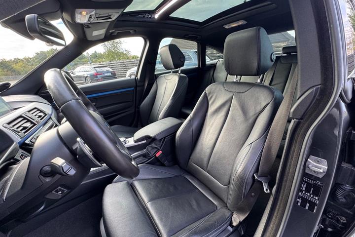 Grå BMW 330i fra 2017