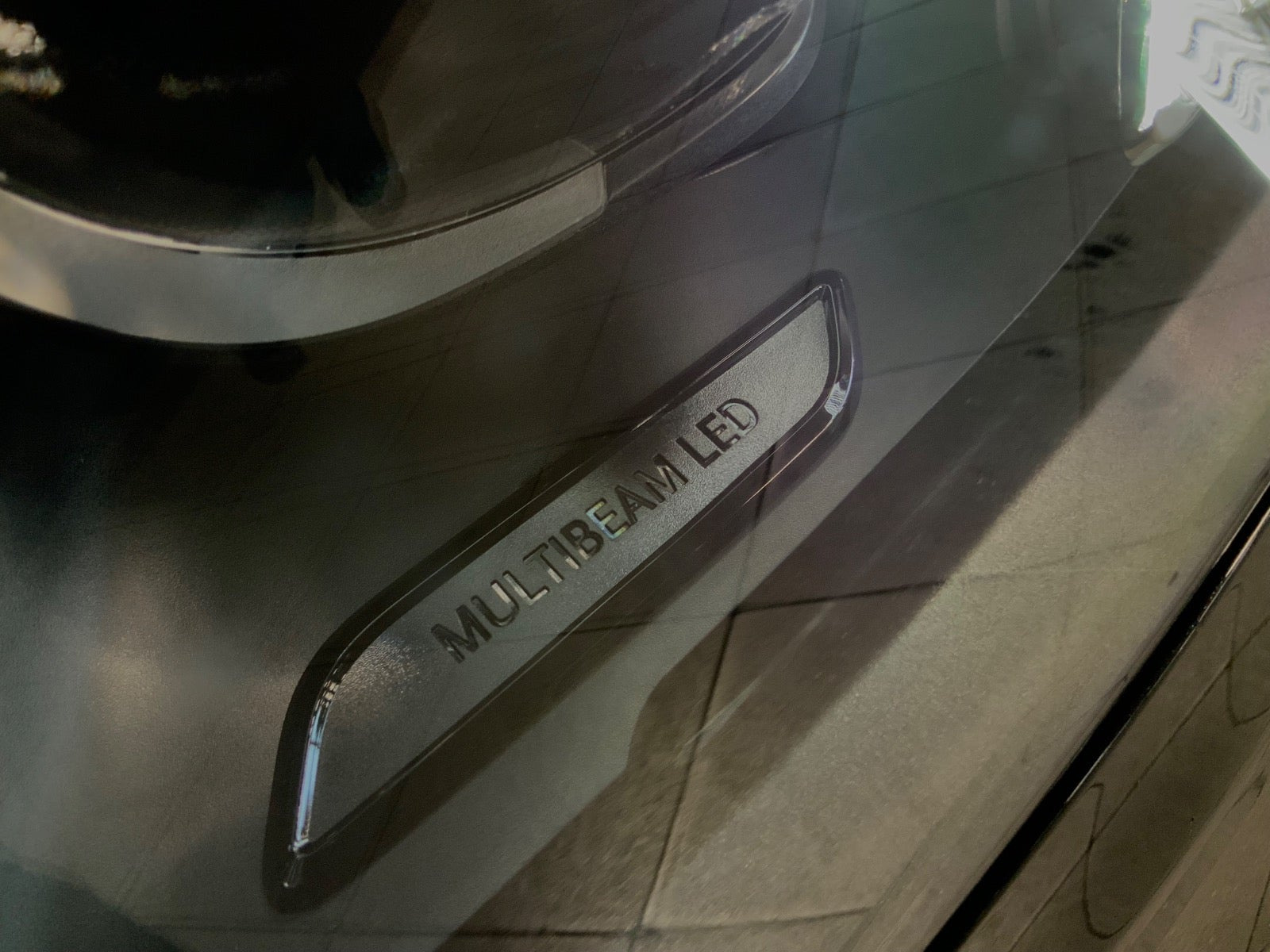 Grå Mercedes GLC300 de fra 2021
