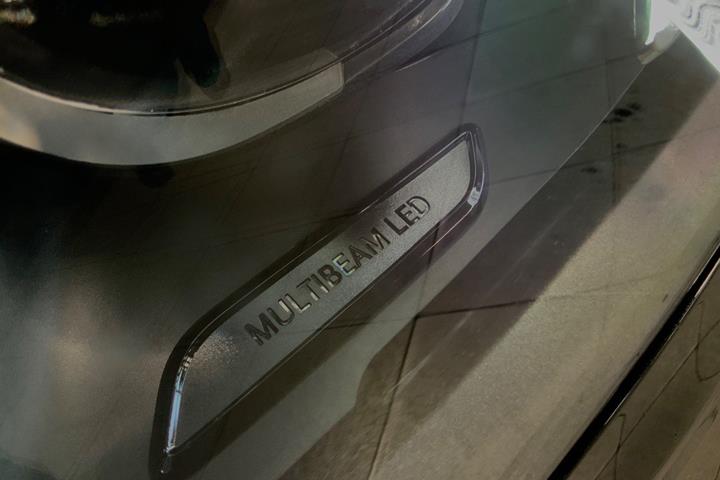 Grå Mercedes GLC300 de fra 2021