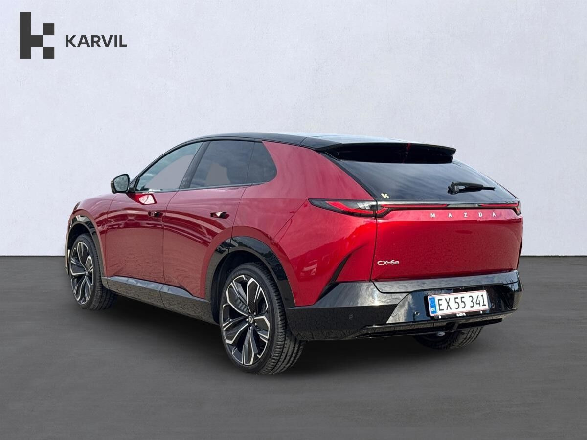 Rød Mazda CX-6e fra 2026