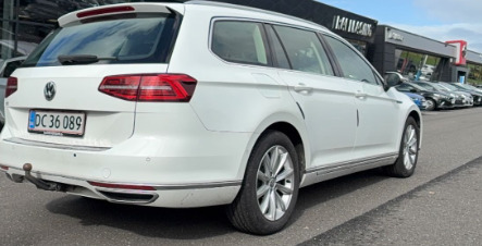Hvid VW Passat fra 2019
