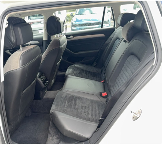 Hvid VW Passat fra 2019