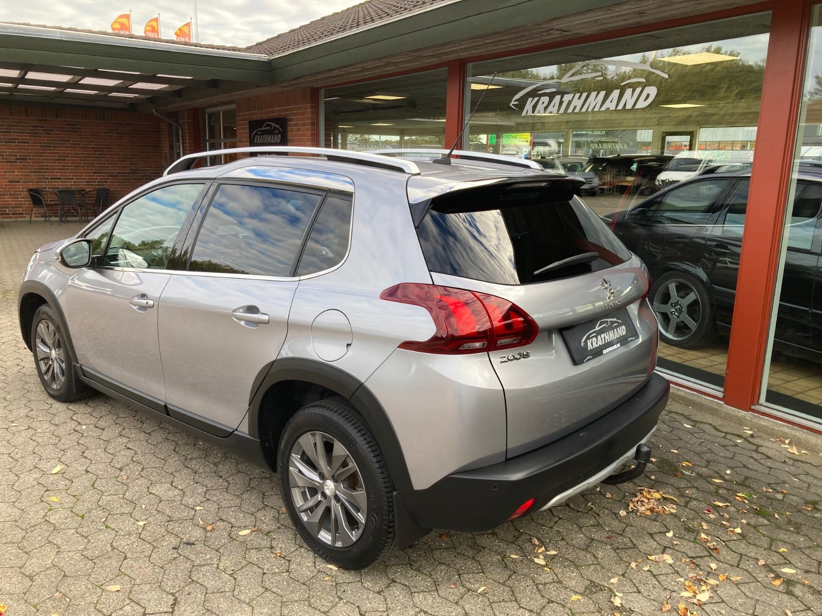 Grå Peugeot 2008 fra 2019