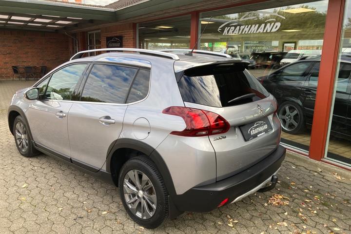 Grå Peugeot 2008 fra 2019