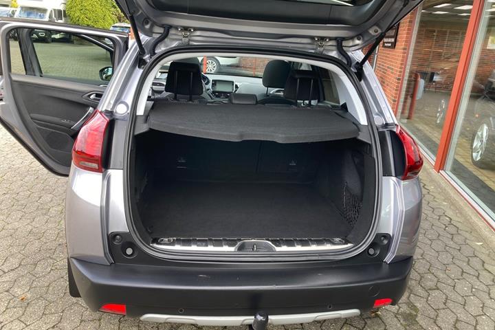 Grå Peugeot 2008 fra 2019