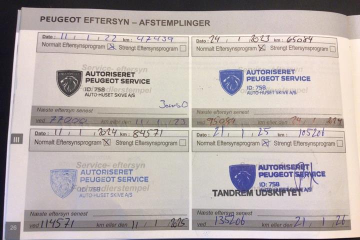 Grå Peugeot 2008 fra 2019