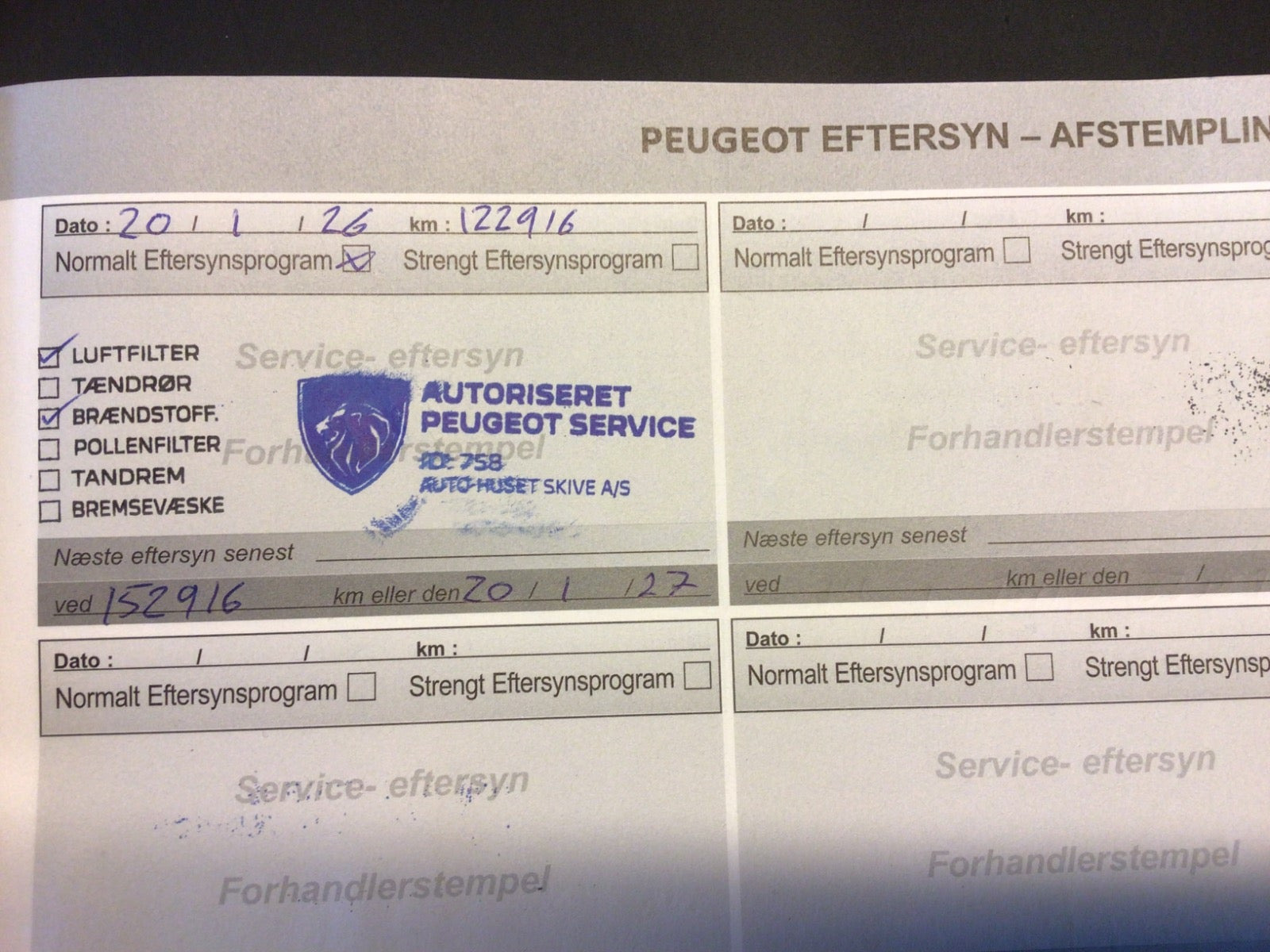 Grå Peugeot 2008 fra 2019