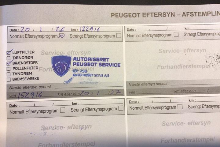 Grå Peugeot 2008 fra 2019