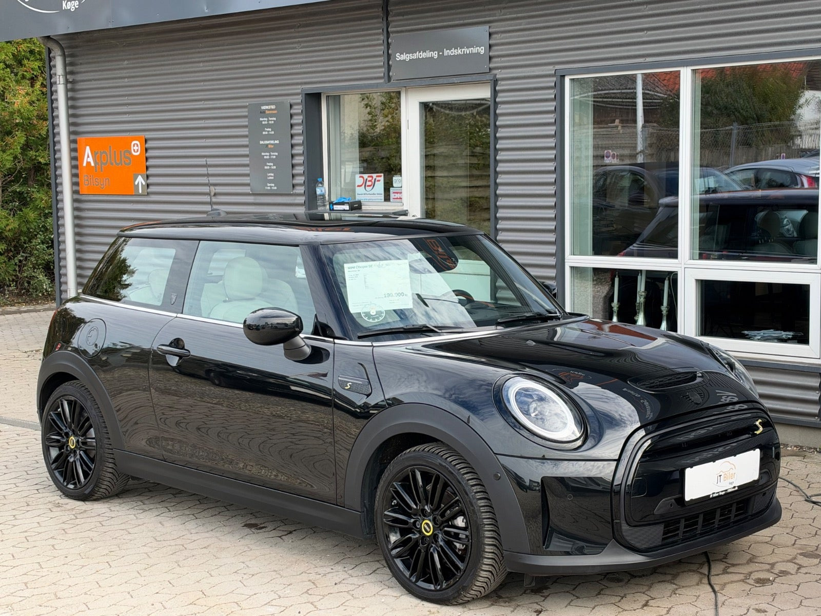 Sort Mini Cooper SE fra 2024
