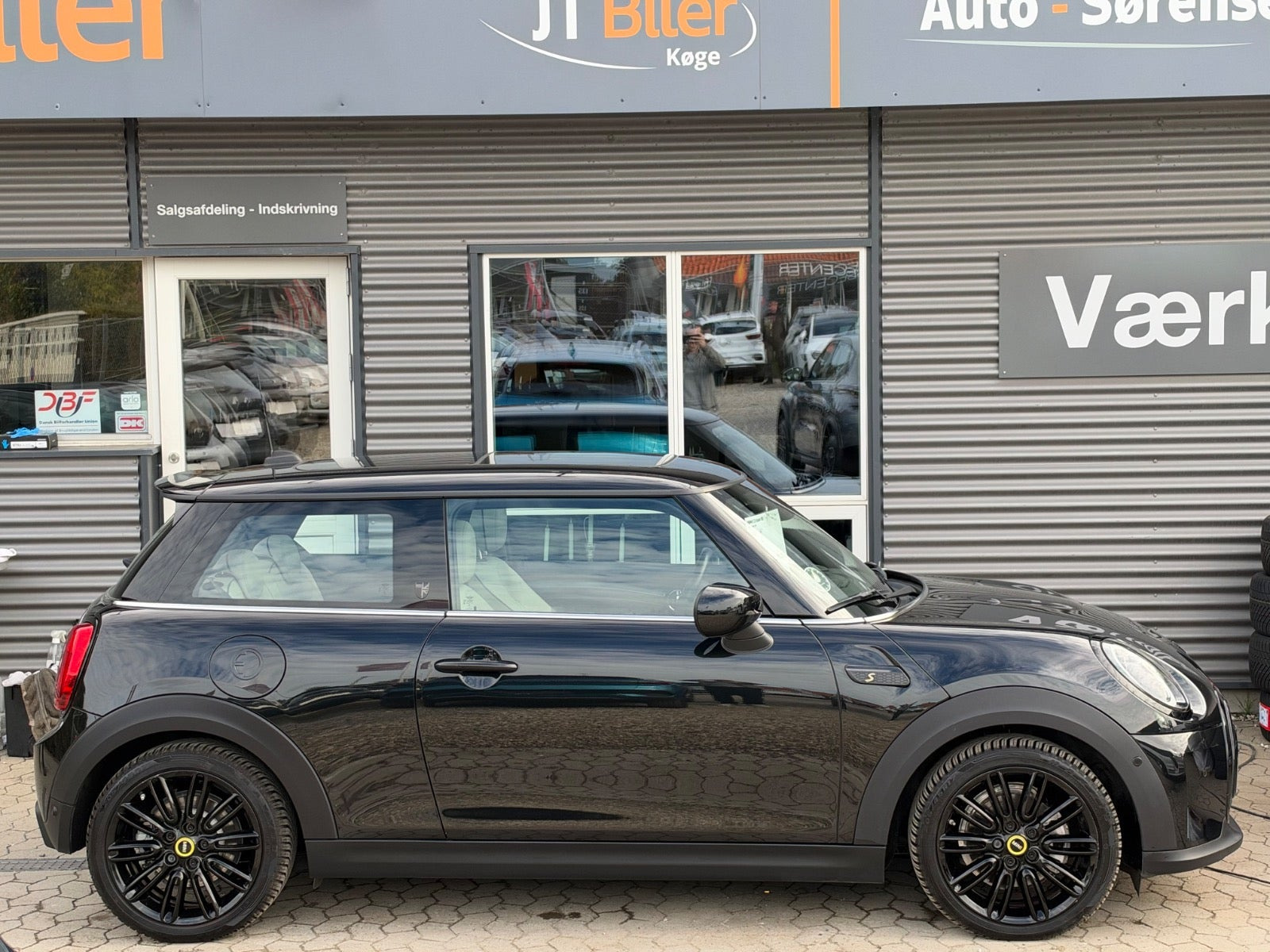 Sort Mini Cooper SE fra 2024