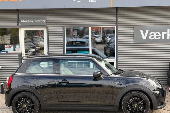 Sort Mini Cooper SE fra 2024