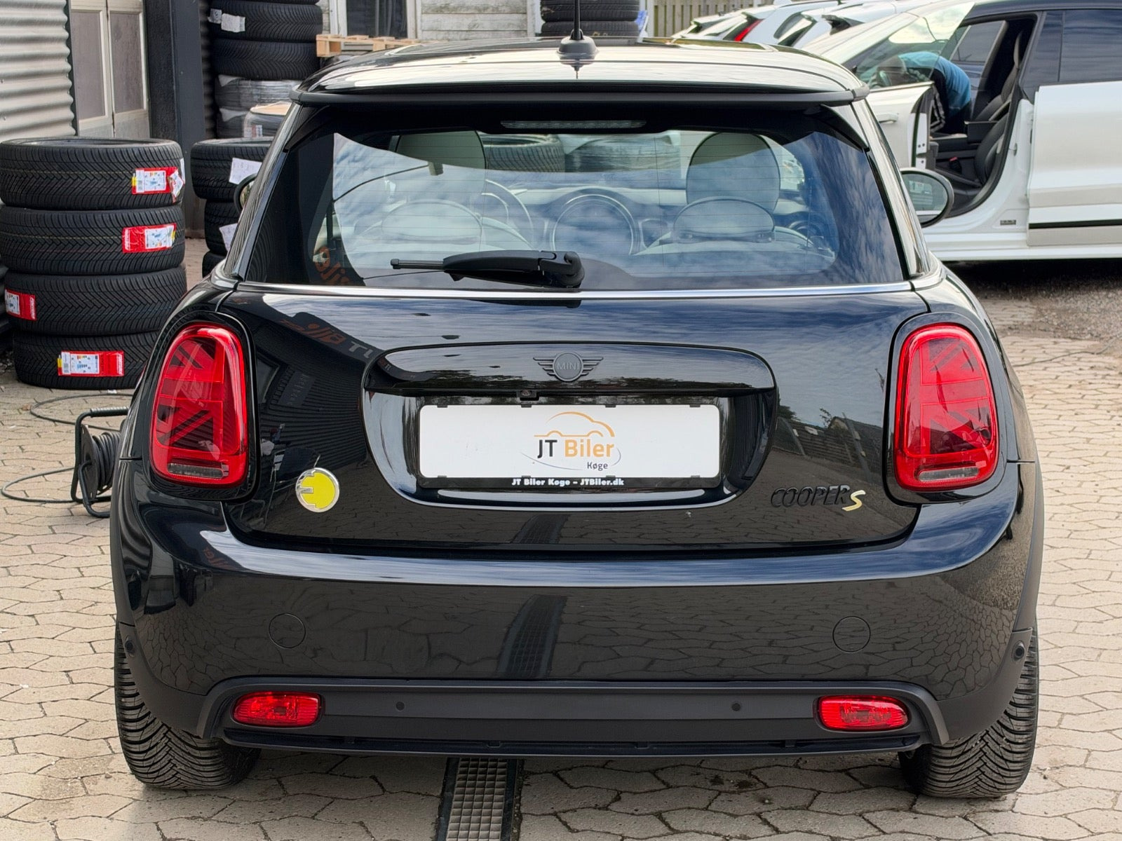Sort Mini Cooper SE fra 2024