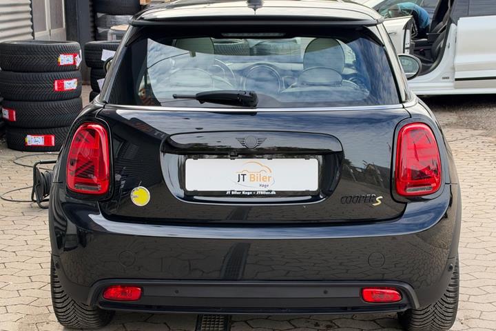 Sort Mini Cooper SE fra 2024