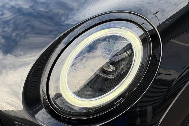 Sort Mini Cooper SE fra 2024