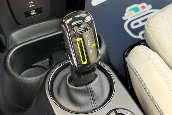 Sort Mini Cooper SE fra 2024