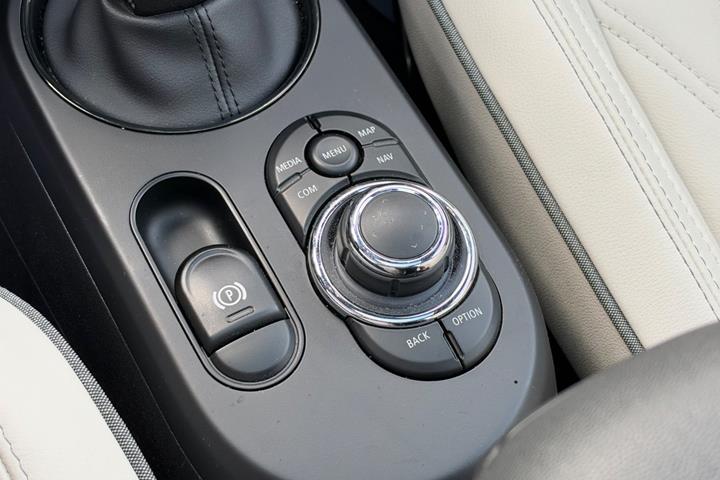 Sort Mini Cooper SE fra 2024