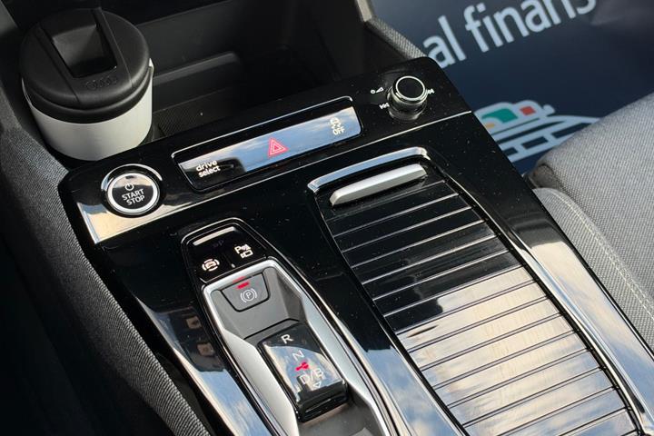 Sort Audi A6 e-tron fra 2026