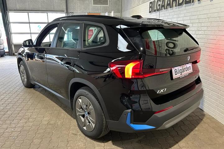 Sort BMW iX1 fra 2023