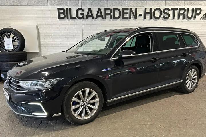 Sort VW Passat fra 2021