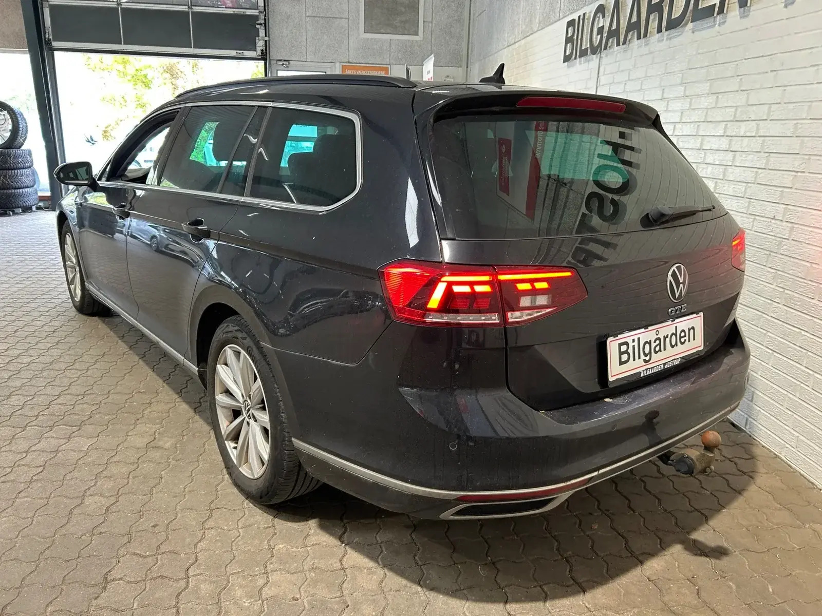 Sort VW Passat fra 2021