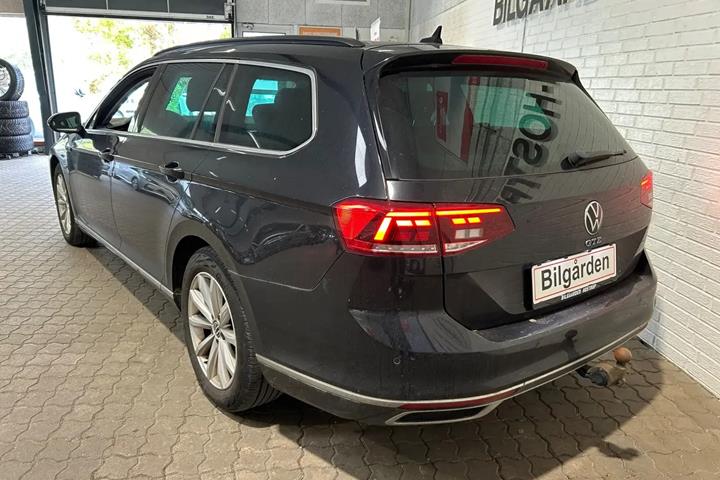 Sort VW Passat fra 2021