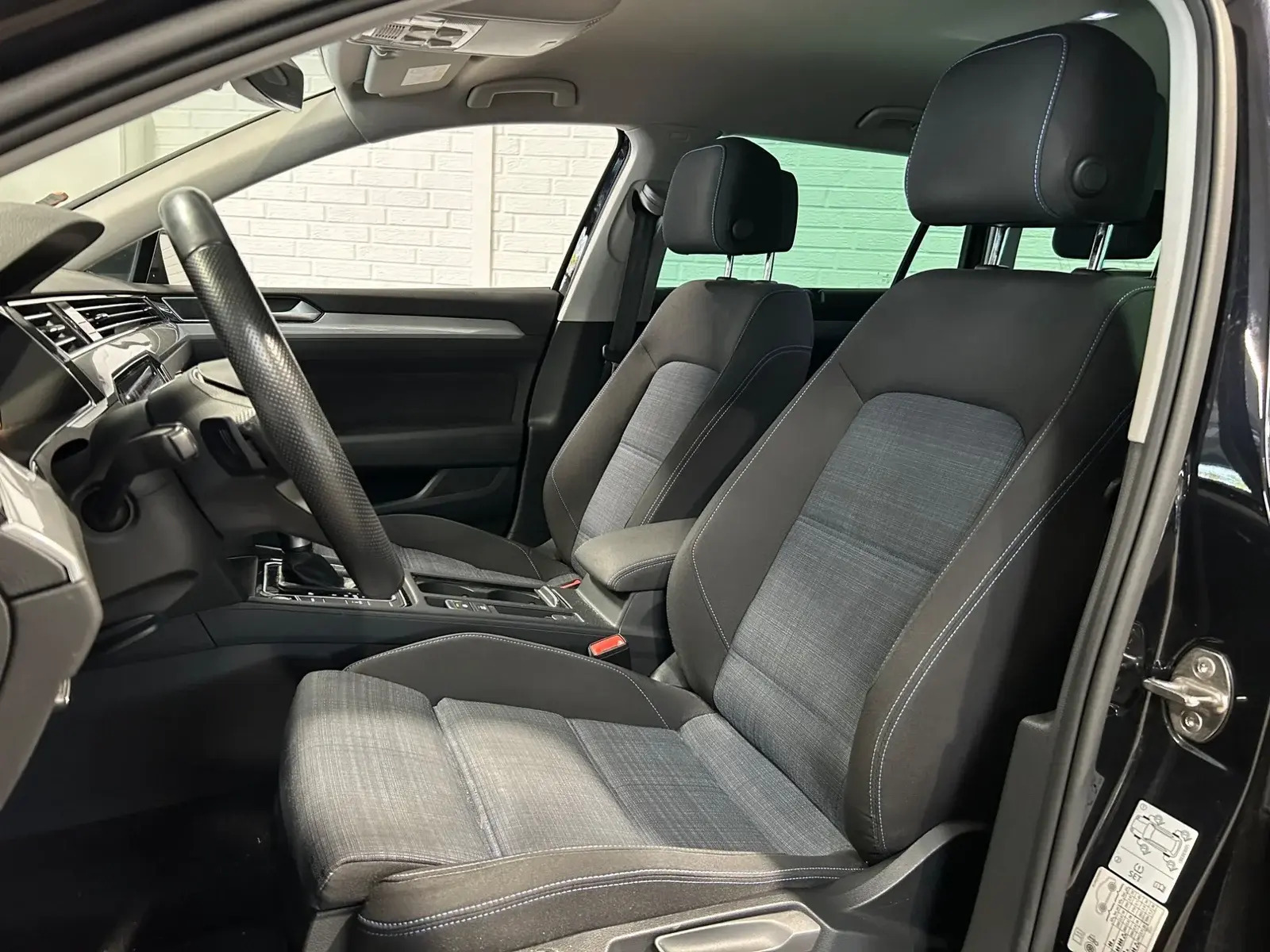Sort VW Passat fra 2021