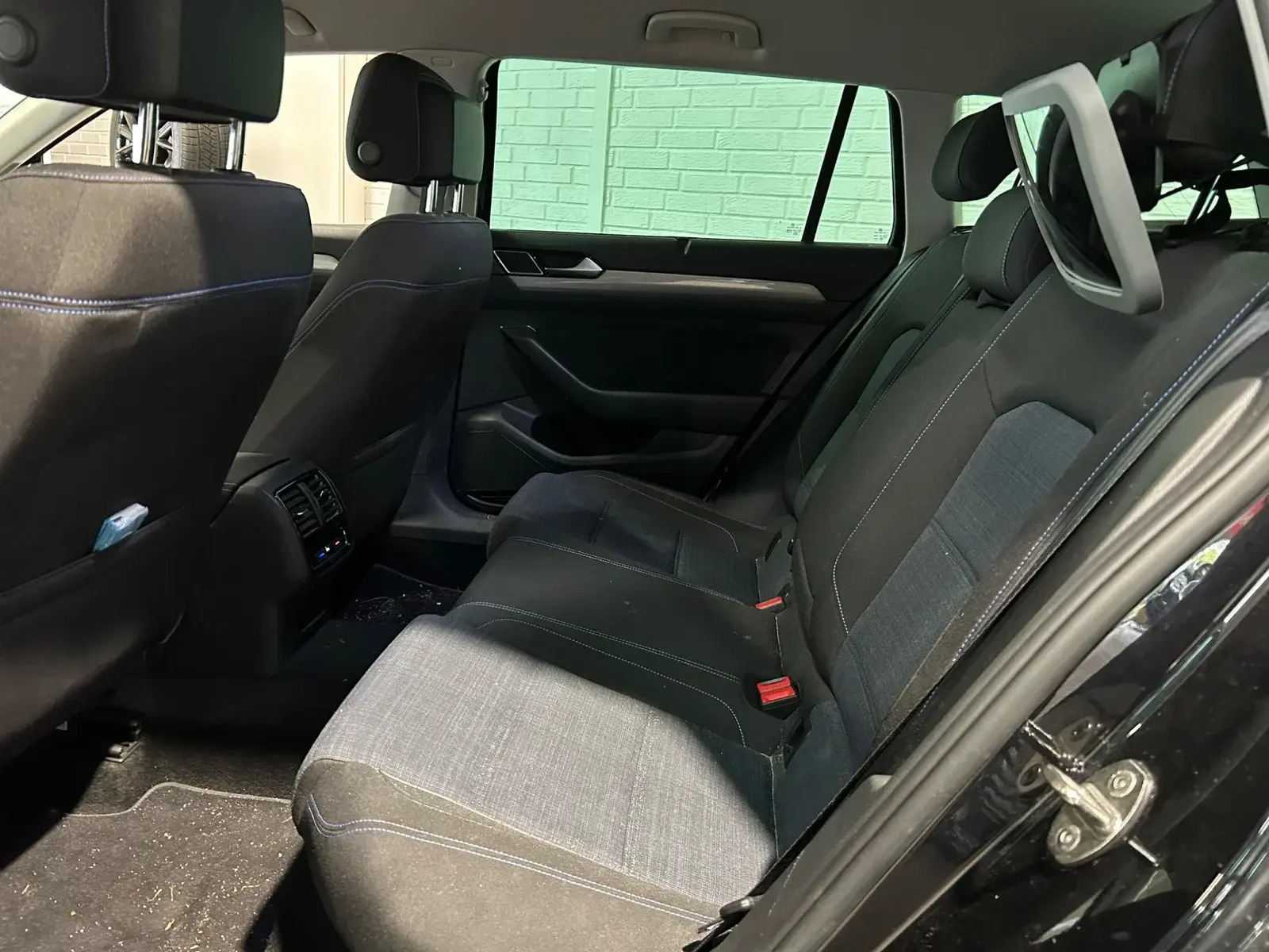 Sort VW Passat fra 2021