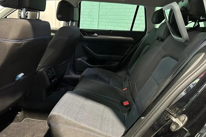 Sort VW Passat fra 2021