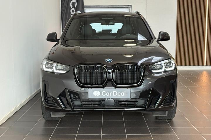 Grå BMW iX3 fra 2023