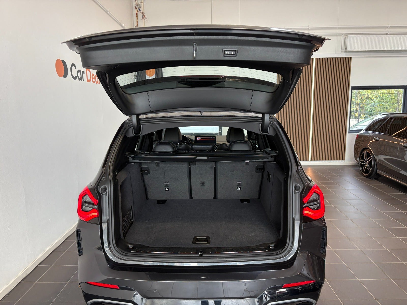 Grå BMW iX3 fra 2023